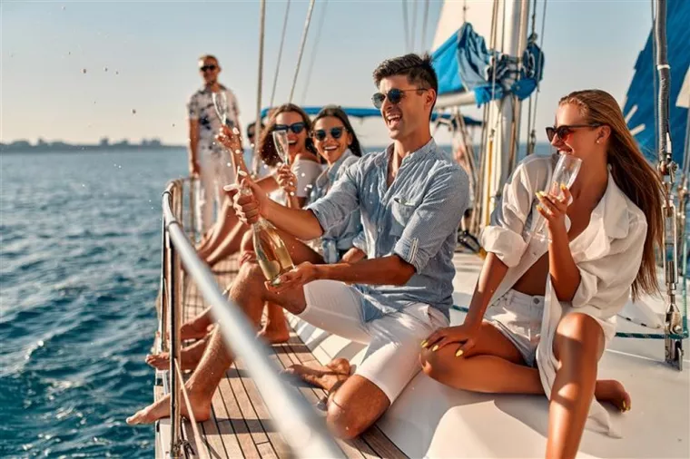Location de bateau hors-bord avec skipper à la journée pour 6 personnes en haute saison, Propriano, LocaNautic